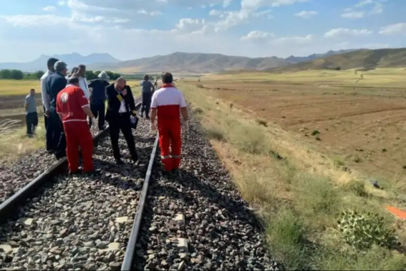 برخورد قطار با عابر پیاده در قم؛ یک نفر جان باخت