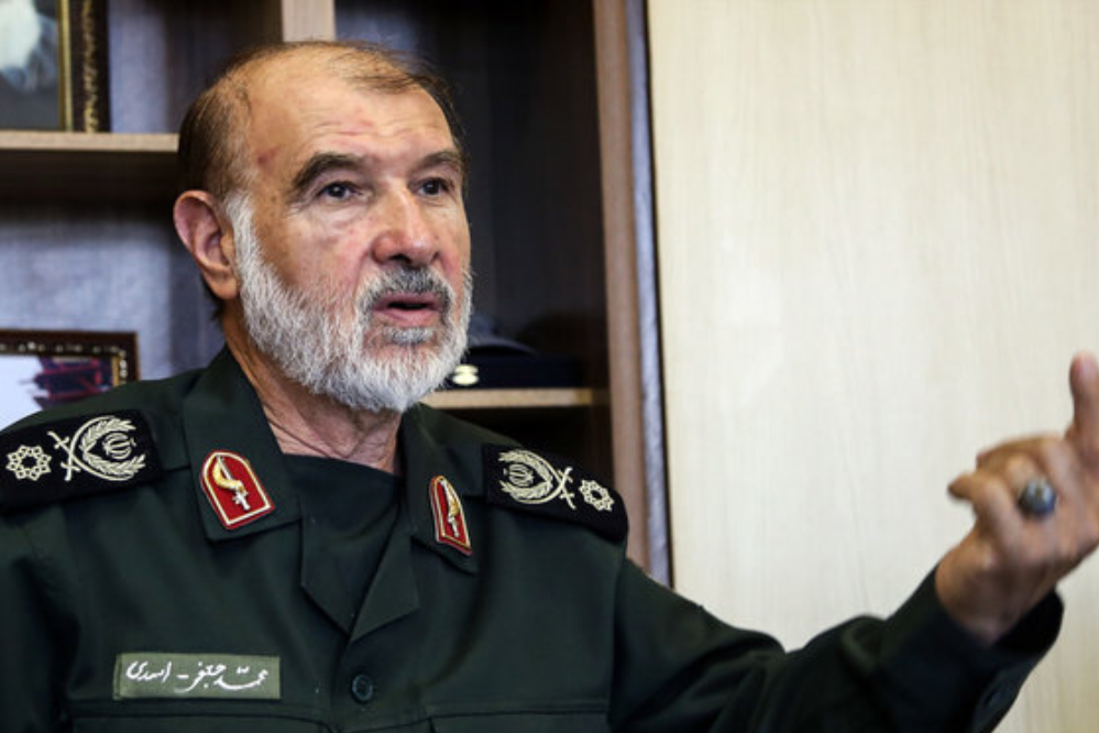 اللواء أسدي: وجود حاملة الطائرات الأمريكية في المنطقة للدعاية