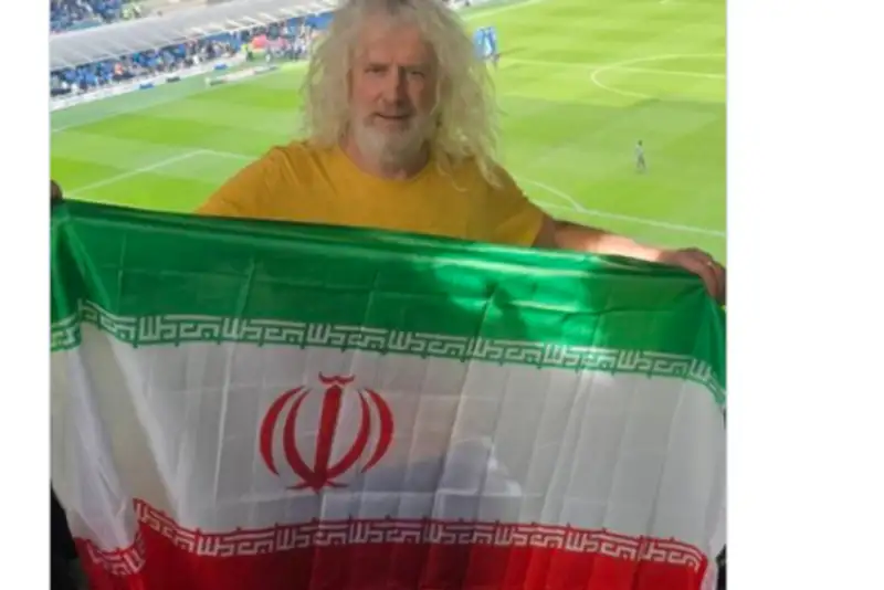 سیاستمدار ایرلندی پرچم ایران را در بازی سری آ ایتالیا بالا برد