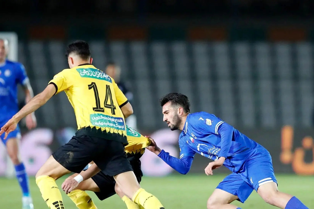 استقلال - فجر سپاسی بدون حضور تماشاگران