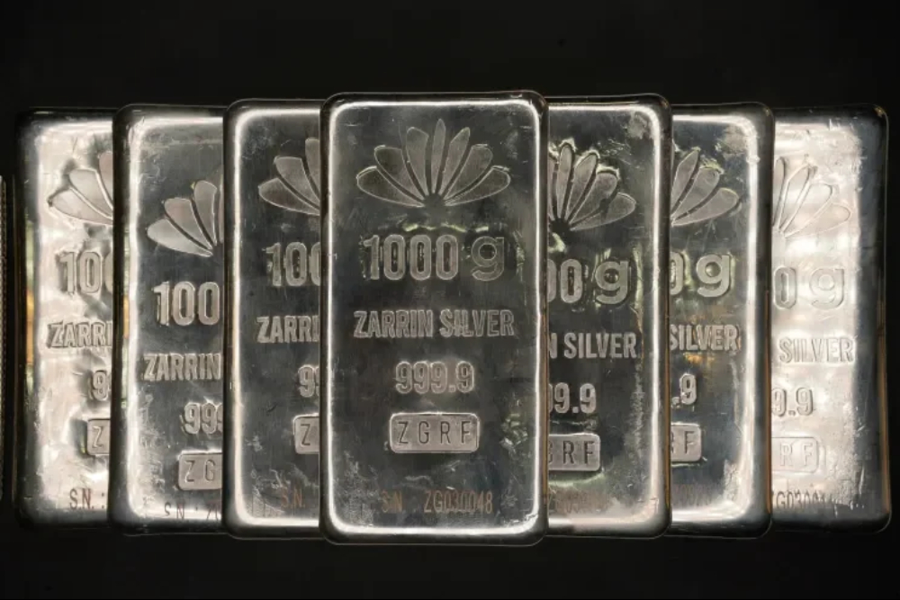 قیمت نقره امروز دوشنبه 4 اسفند 1404+ عقب‌نشینی بازار داخلی نقره+ جدول