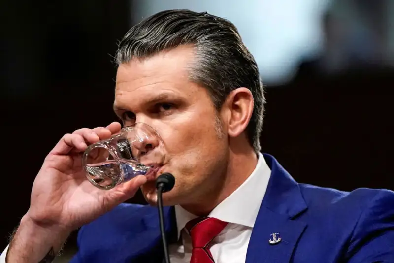 واکنش هگست به پیش‌بینی عملیات نظامی با سفارش پیتزا