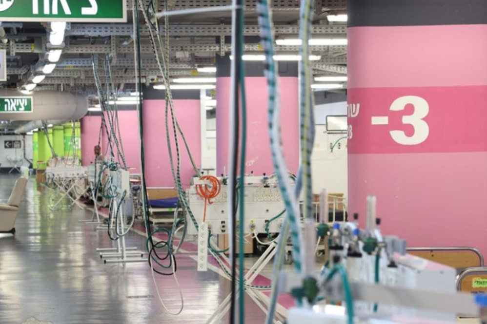 פאניקה בישות הכובשת: בית חולים תת-קרקעי חדש וביטול חופשות