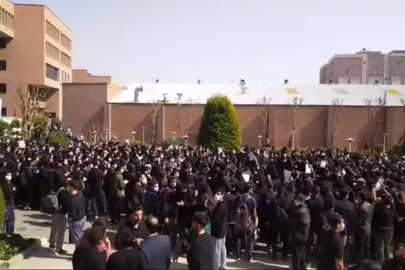 برپایی تجمعات محدود در برخی دانشگاه‌های تهران