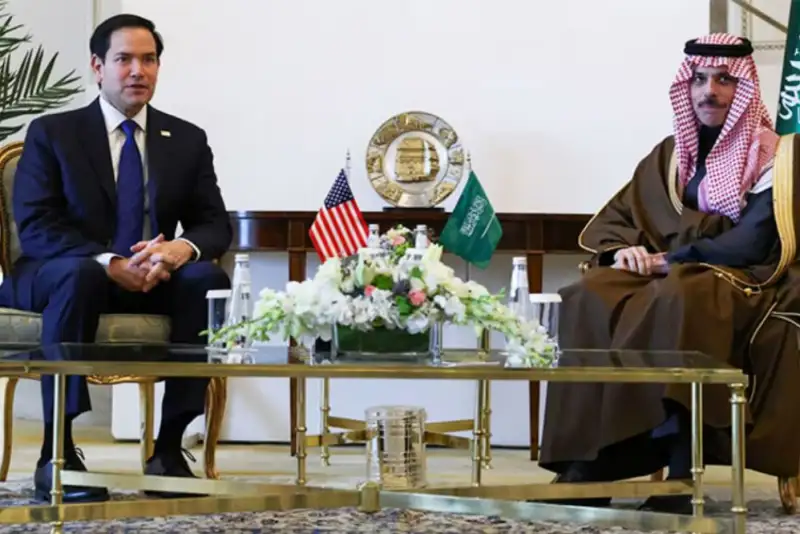 رایزنی تلفنی وزرای خارجه آمریکا و عربستان درباره تحولات منطقه