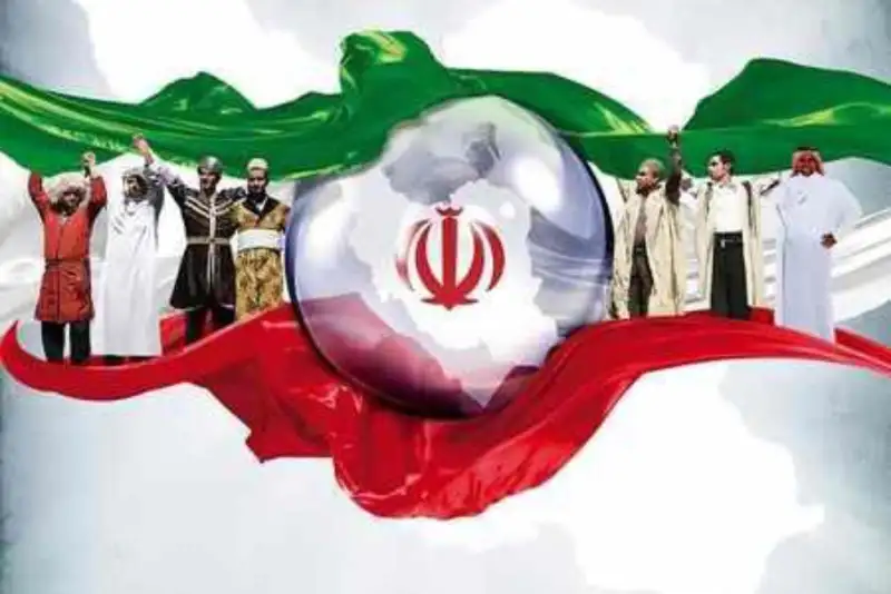 دودی که از سوزاندن پرچم به چشم ملت می‌رود