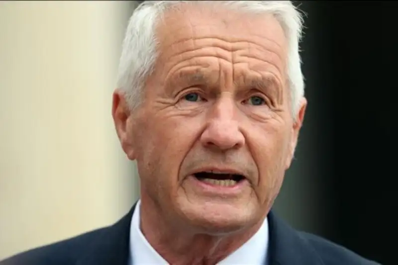 نخست وزیر سابق نروژ به خاطر اپستین خودکشی کرد