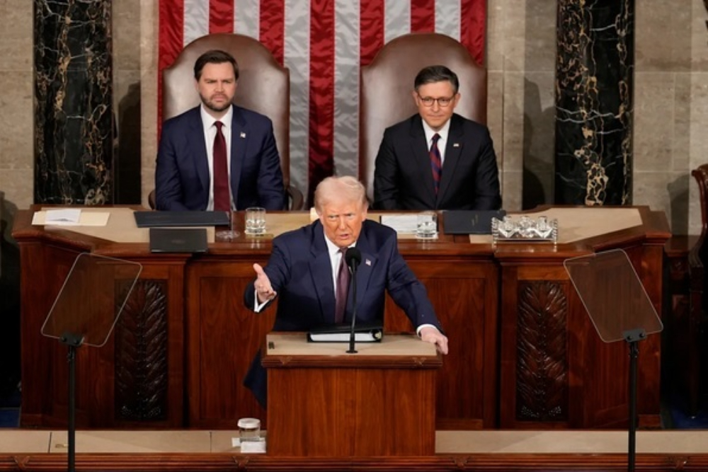 حاشیه های سخنرانی ترامپ در کنگره ؛ از رکوردشکنی تا شبی پرتنش