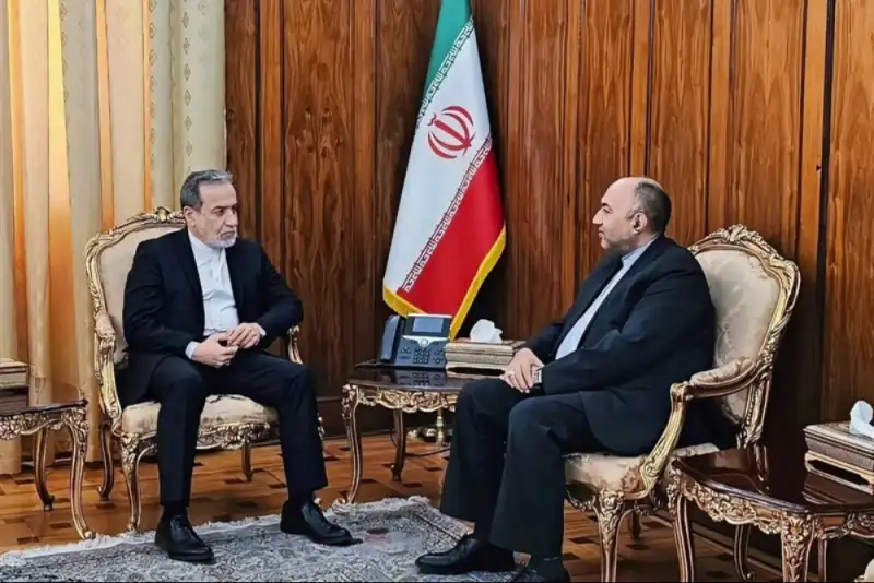 دیدار سفیر ایران در امارات با عراقچی