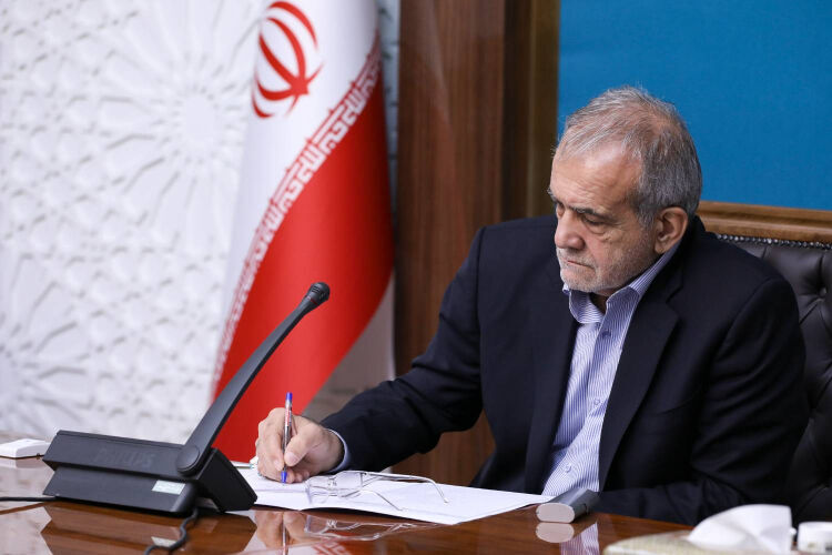 Pezeshkian donates 50 billion rials to free prisoners in need