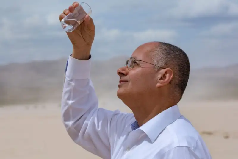 اختراع دستگاهی که از هوای خشک آب می‌گیرد!