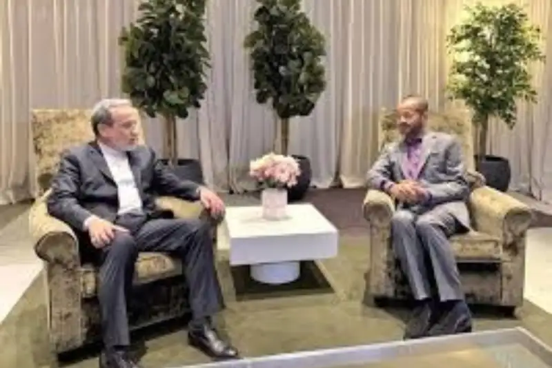 آغاز دور سوم مذاکرات هسته‌ای ایران-آمریکا با دیدار وزیران امور خارجه ایران و عمان