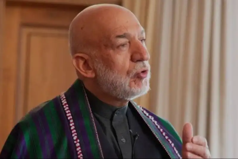 حامد کرزی : مردم افغانستان با شجاعت در برابر پاکستان ایستادگی می کنند