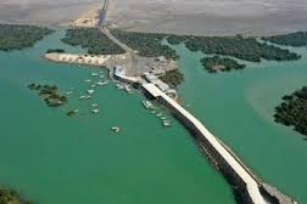 لحظات پراضطراب برای شناور حامل زغال‌سنگ در اسکله فجر قشم