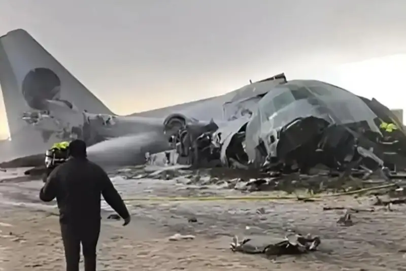 سقوط هواپیمای نظامی از باند در بولیوی 15 کشته برجای گذاشت