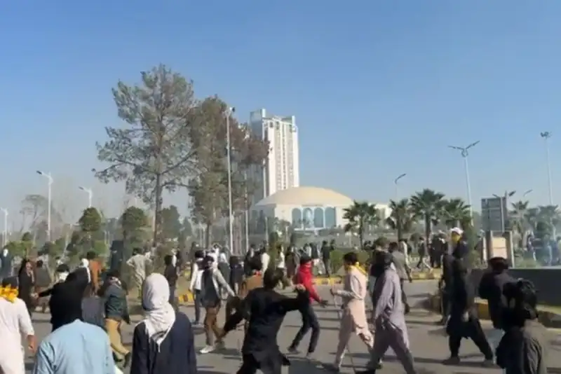 تظاهرات ضد آمریکایی در پایتخت پاکستان 4 کشته برجای گذاشت