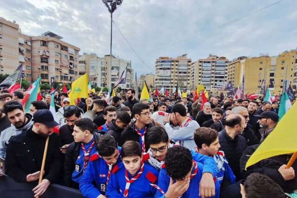 تجمع گسترده در ضاحیه بیروت در محکومیت ترور رهبر انقلاب