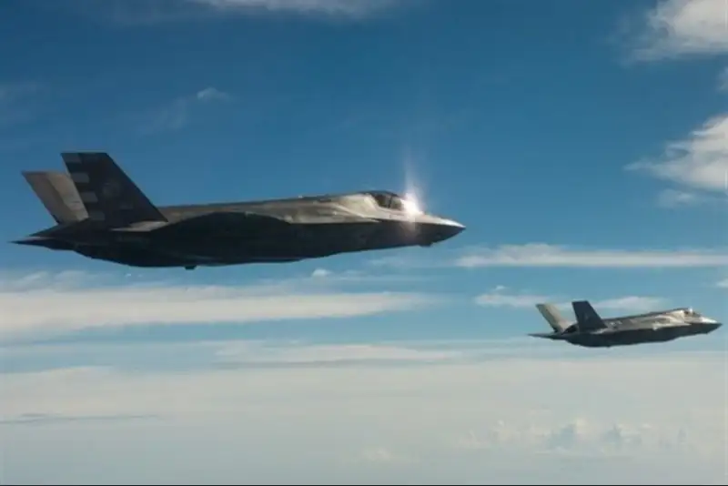 خروج 15 هواپیمای نظامی آمریکا از اسپانیا