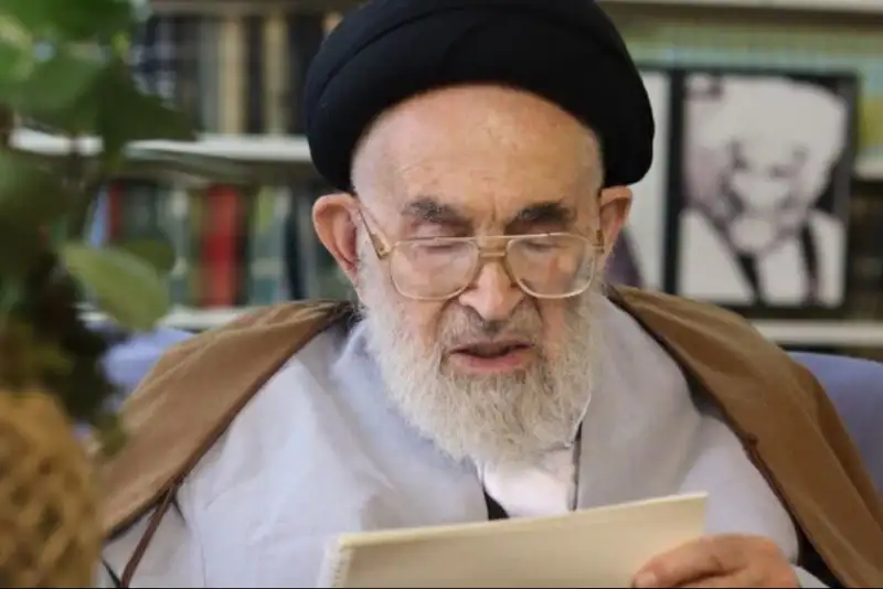 آیت‌الله دستغیب شیرازی: مومنین به عزاداری خود ادامه دهند