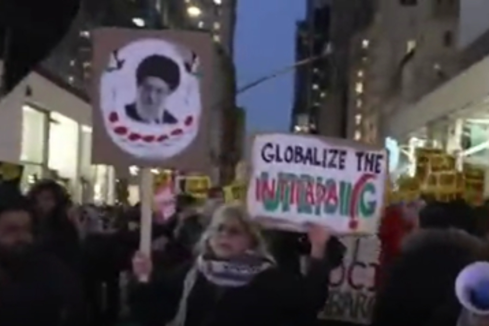 تظاهرات مخالفان جنگ در نیویورک؛ جنگ علیه ایران را متوقف کنید + فیلم