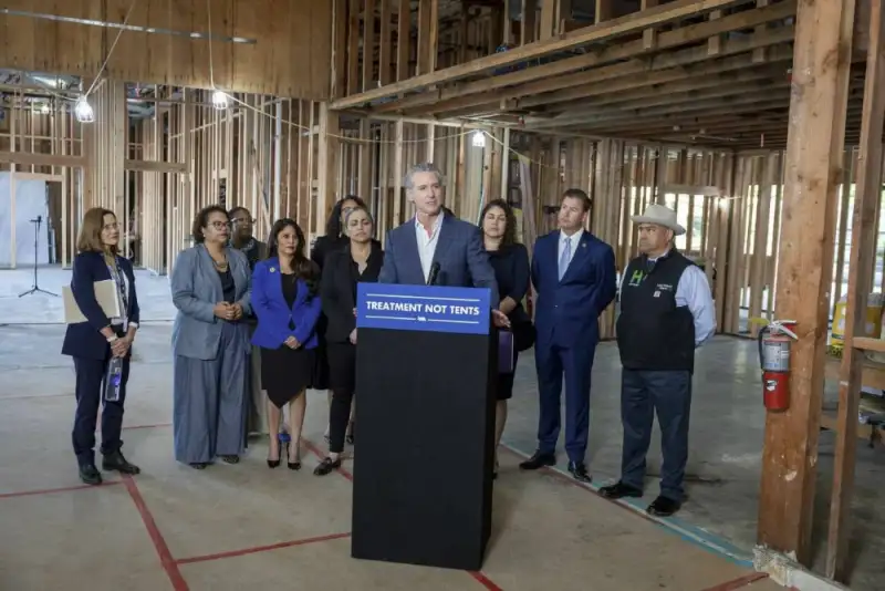 فرماندار کالیفرنیا خواستار تبیین علت استفاده از بمب‌ها علیه کودکان شد