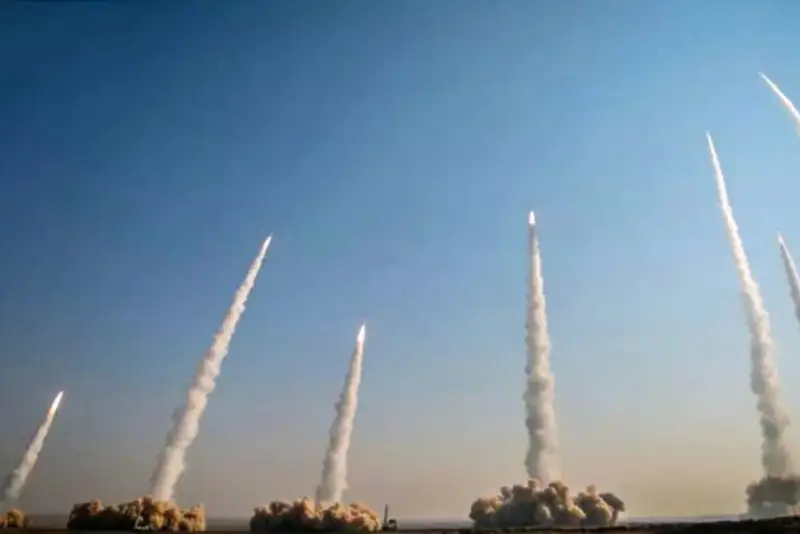 سخنگوی کمیسیون امنیت ملی: نیروهای مسلح روز به روز با قدرت بیشتر ظاهر می‌شوند