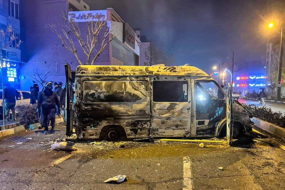 آسیب به هشت خودروی اورژانس در حملات هوایی به تهران