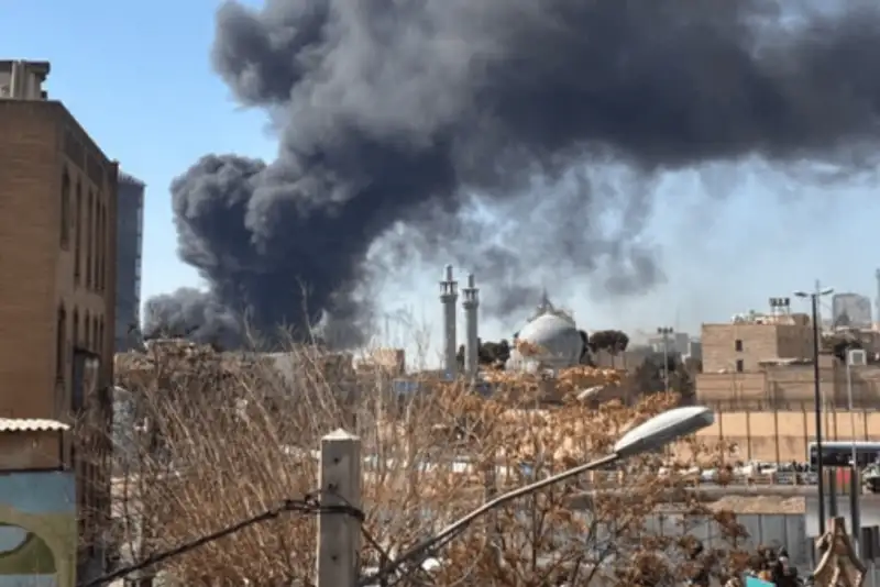 سفیر پیشین انگلیس: تجاوز آمریکا علیه ایران توجیه حقوقی ندارد