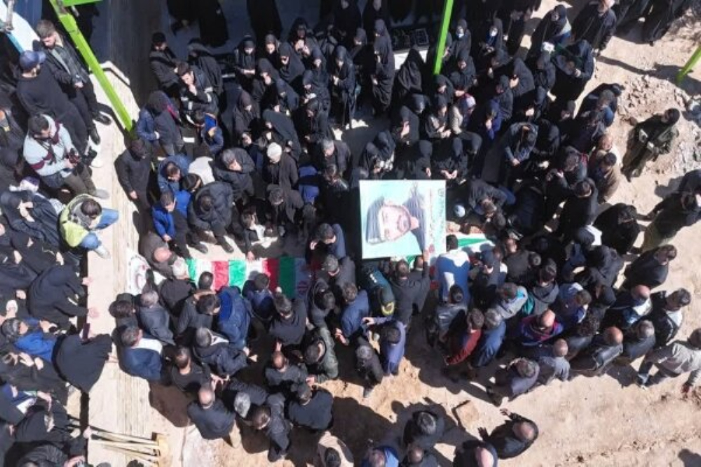 15 شهید مدافع وطن در لرستان تشییع و خاکسپاری شدند