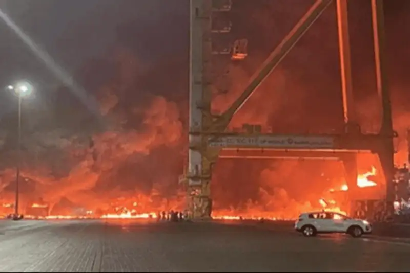 خروج بنادر جبل‌علی و خلیفه از چرخه تجارت جهانی/بحران غذایی و اقتصادی