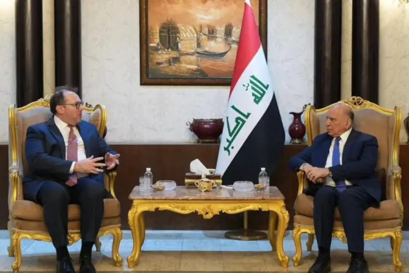 تأکید فواد حسین بر جلوگیری از کشیده‌شدن عراق به جنگ منطقه‌ای