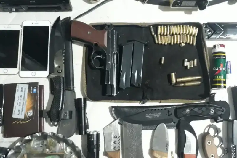 چند قبضه کلت کمری آمریکایی و مهمات در ملایر کشف شد