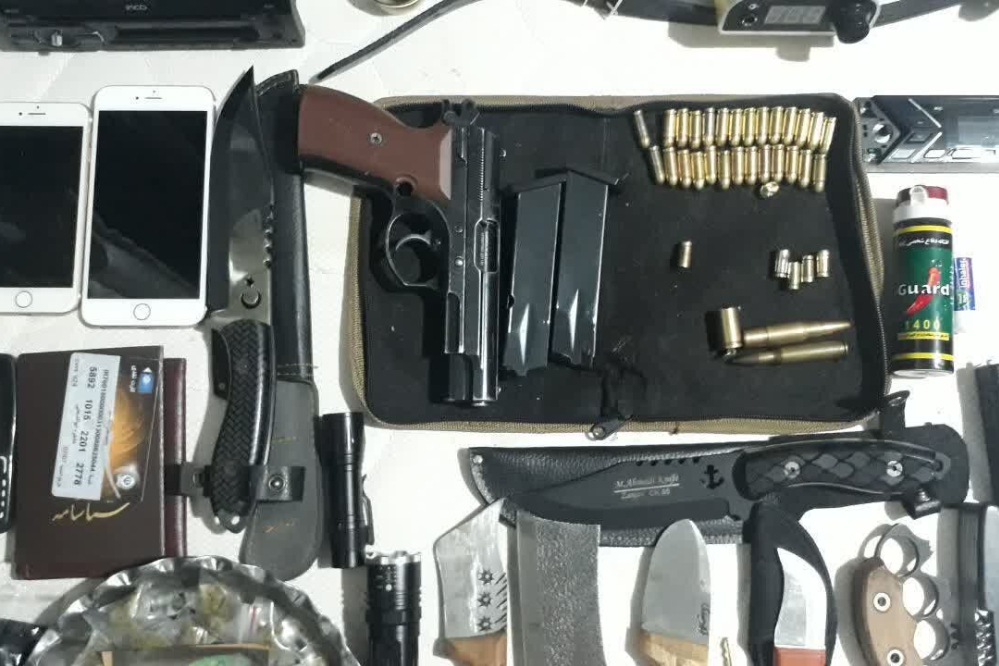چند قبضه کلت کمری آمریکایی و مهمات در ملایر کشف شد