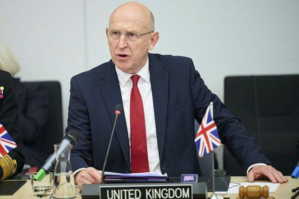 خودداری وزیر دفاع انگلیس از ارائه پاسخ صریح به اقدام احتمالی علیه ایران