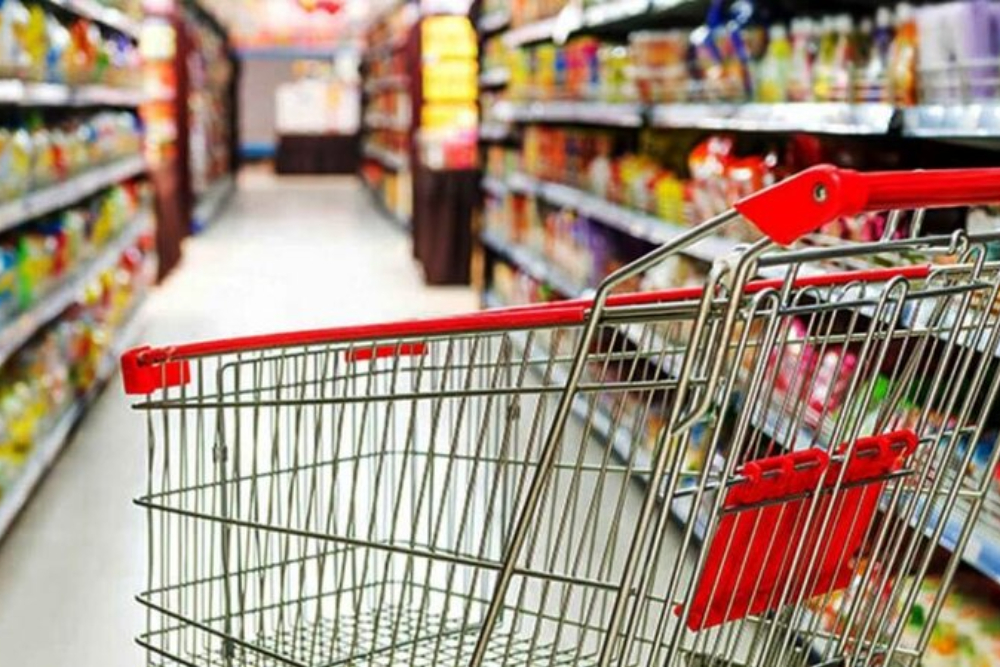 کمبود و گرانفروشی نداریم / بازار روزانه رصد می شود