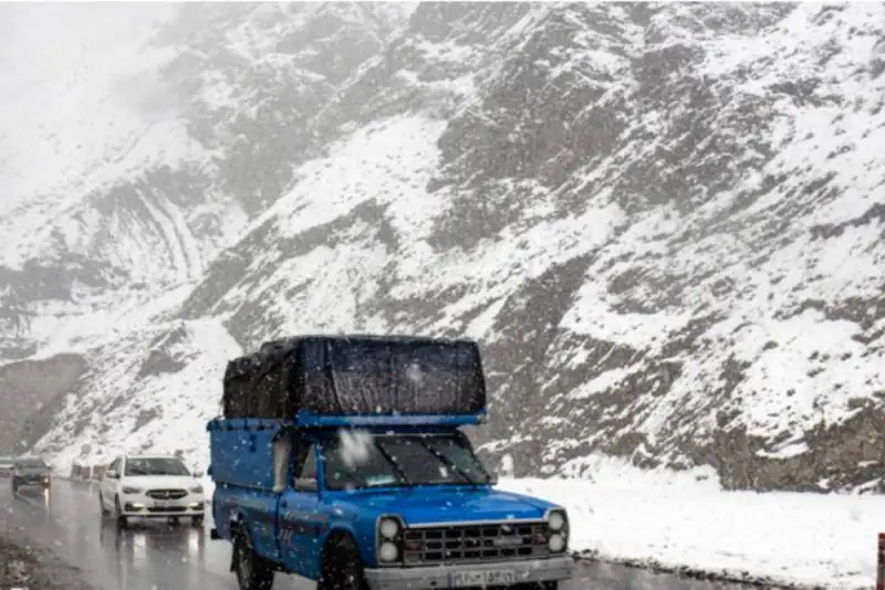 آخرین وضعیت جاده‌های کشور / برف در محورهای کوهستانی