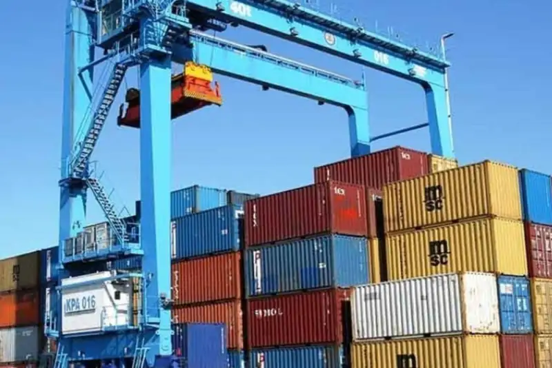 واردات 2.2 میلیارد دلار کالا از اول اسفند