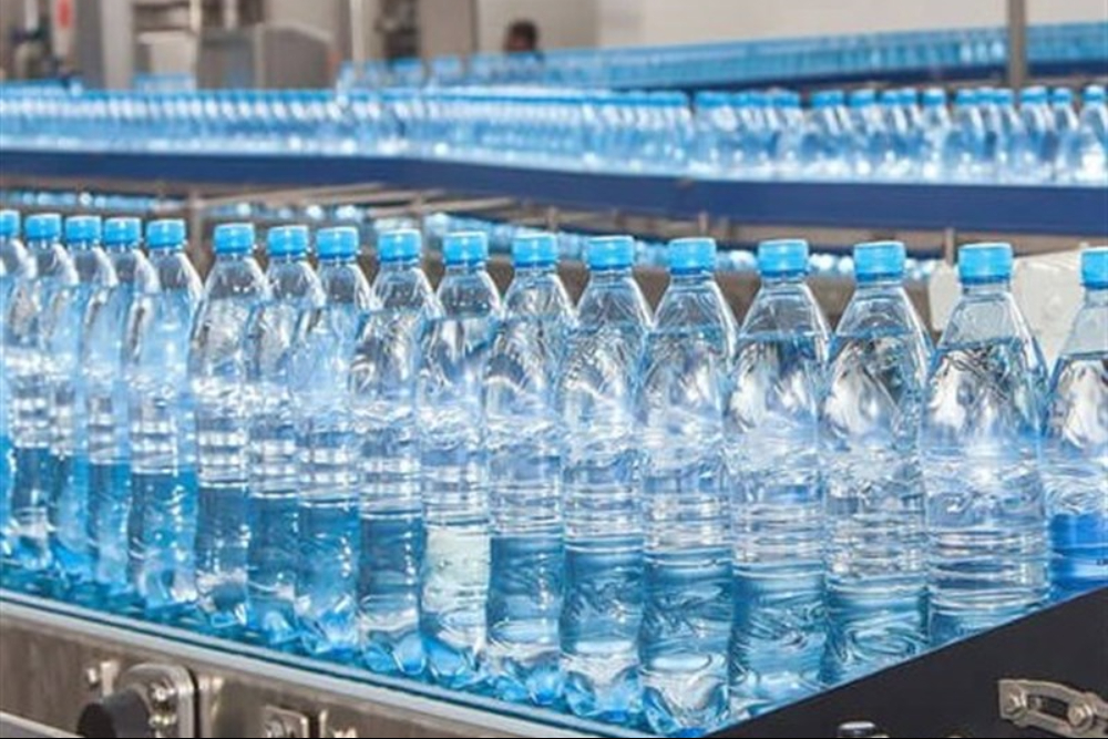 قیمت یک بسته 6 تایی آب معدنی چند؟