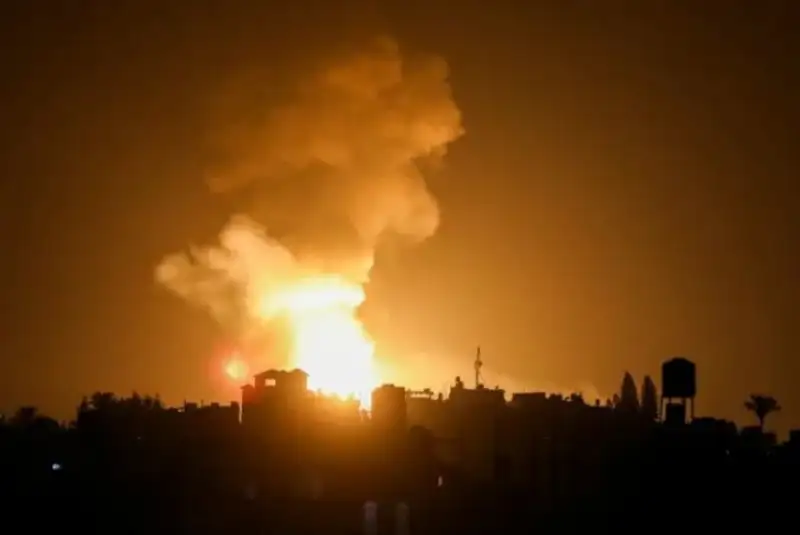 گزارش‌ها از انفجار در پایگاه‌های نظامی آمریکا در بحرین، عربستان و اردن