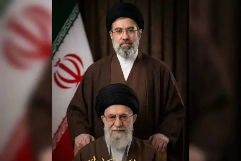 آیت الله سیدمجتبی خامنه‌ای با رأی مجلس خبرگان سومین رهبر انقلاب اسلامی ایران شد