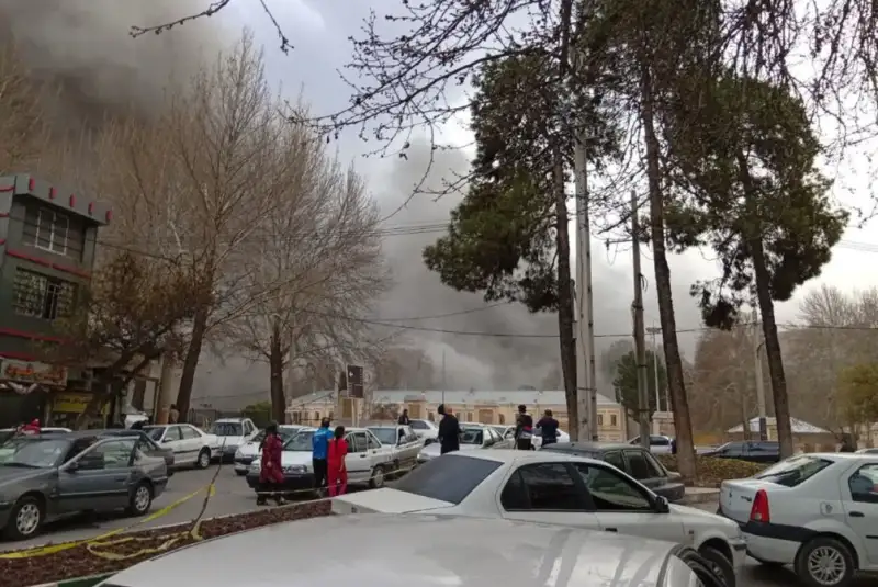 اتمام پاکسازی خیابان‌های خرم‌آباد؛ نجات 5 عضو یک خانواده توسط آتش‌نشانی