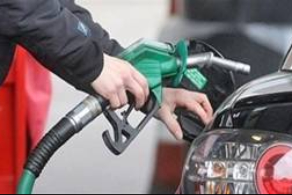 انجمن خودروسازی آمریکا: قیمت هر گالن بنزین طی 10 روز 16.4٪ افزایش یافته است