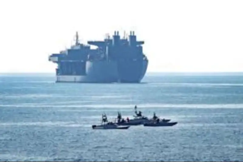 نیروی دریایی آمریکا: قادر به اسکورت کشتی‌ها نیستیم