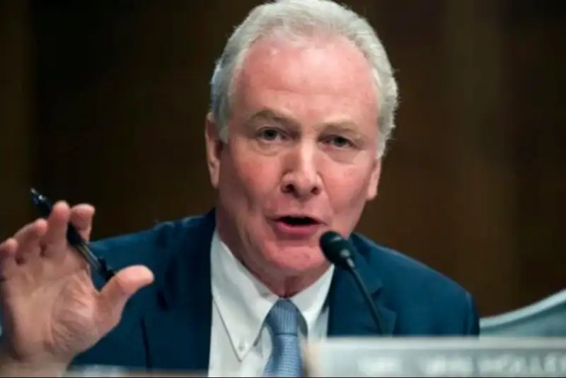 سناتور آمریکایی: ترامپ و وزیر جنگش مسئول کشته شدن 175 نفر در میناب هستند