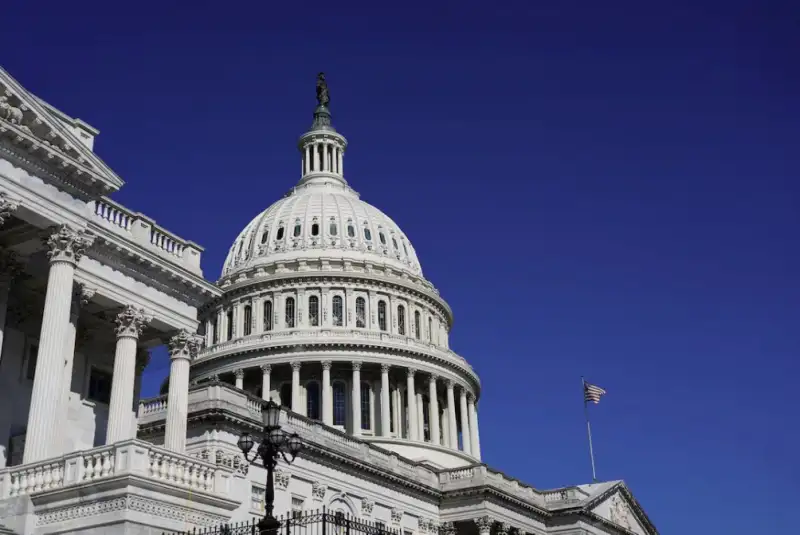 سناتورهای دموکرات خواستار تحقیقات بی‌طرف در مورد فاجعه میناب شدند