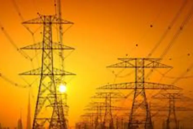 برق مناطق آسیب‌دیده تهران و البرز در کمتر از 2 ساعت وصل شد