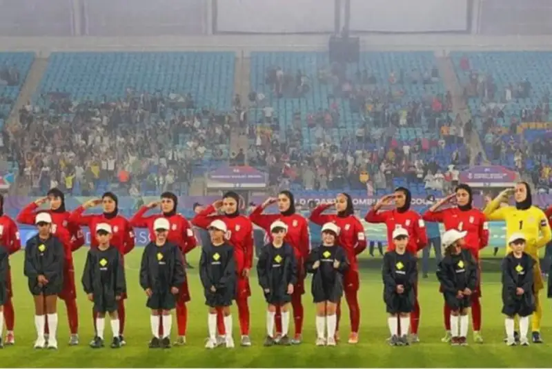 سخنگوی وزارت خارجه خطاب به اعضای تیم فوتبال بانوان ایران: به خانه برگردید