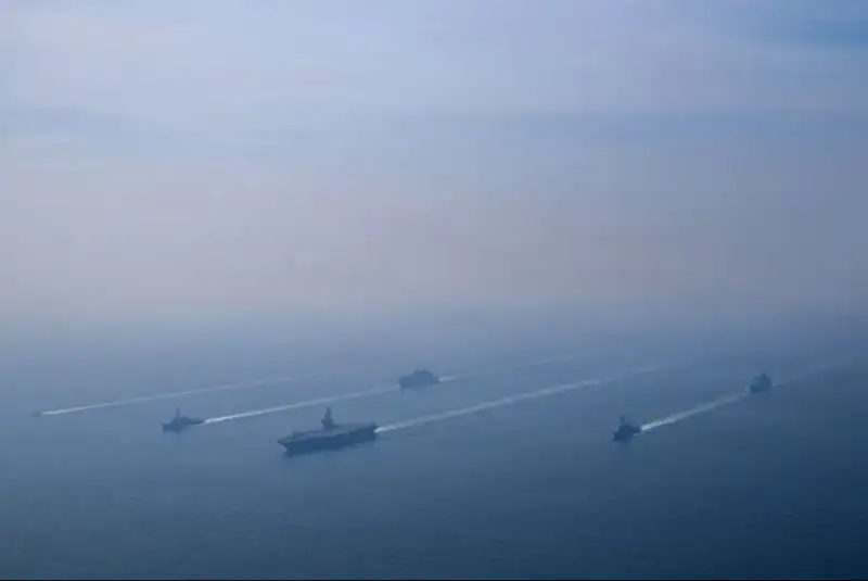 اگر لاف نمی‌زنید ناو آبراهام لینکن را به تنگه هرمز بفرستید