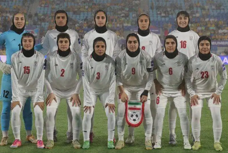 ورود اعضای تیم فوتبال بانوان به مالزی با استقبال سفیر