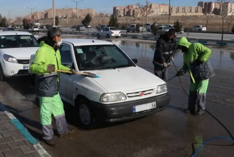 شست‌وشوی رایگان خودروهای شهروندان پس از آلودگی ناشی از آتش‌سوزی